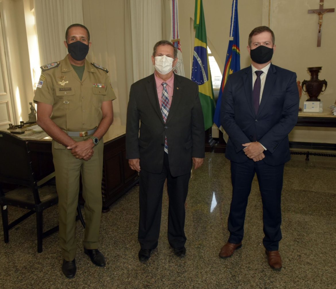 Novo comandante da PMPE faz visita de cortesia ao presidente do Tribunal