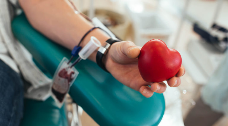 Congresso se ilumina de vermelho em apoio ao Dia Mundial do Doador de Sangue