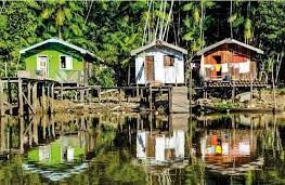 Navios da Marinha levam atendimento de saúde a ribeirinhos na Amazônia