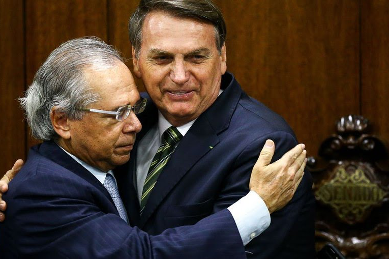 Bolsonaro e Guedes zeram imposto do combustível etanol e alimentos